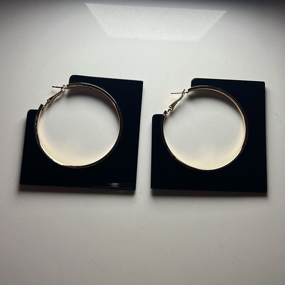 GEOMETRIC Square Earrings - Picture 3 of 6